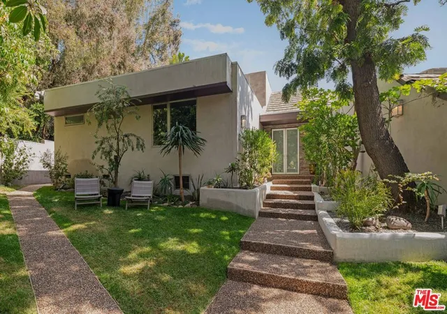 Photo 3 of Single family home for sale at 3084 Franklin Cyn Dr, Beverly Hills, CA 90210 | MLS# 26835483 | Listing updated on 2026-10-07
