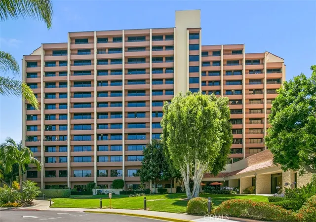 Homes for sale in Laguna Woods, CA | 24055 Paseo Del Lago W, Laguna Woods, CA 92637 | Houzeo