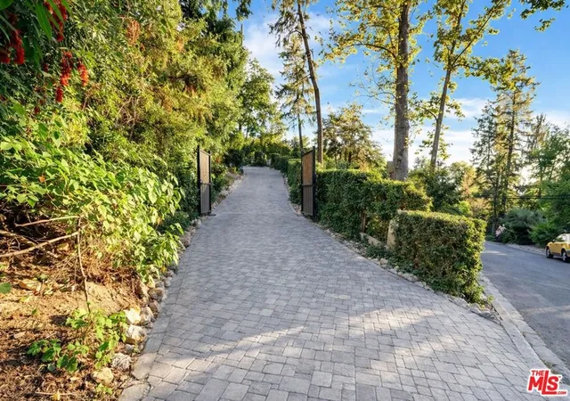 2nd image of 4732 Del Moreno Dr, Woodland Hills, CA 91364 | MLS# 26835339