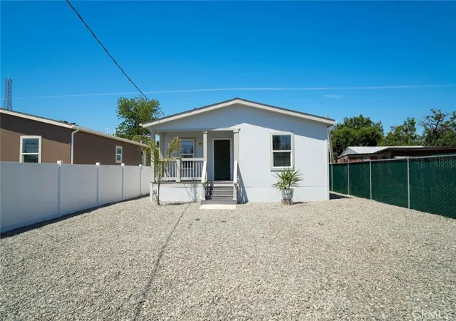 Photo 2 of Manufactured home for sale at 647 5th Street, Willows, CA 95988 | MLS# SN26108694 | Listing updated on 2026-09-21