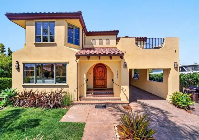 Photo 3 of Single family home for sale at 116 Monterey St, Santa Cruz, CA 95060 | MLS# ML82047237 | Listing updated on 2026-09-29