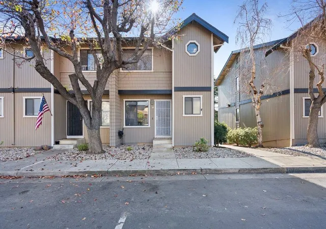 1st image of 801 Nash Rd #B10, Hollister, CA 95023 | MLS# ML82047635