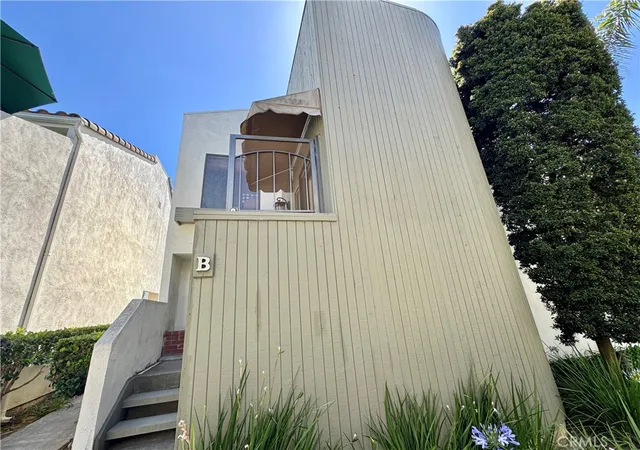 Photo 1 of Single family home for sale at 2336 Elden #B, Costa Mesa, CA 92627 | MLS# SB26101963 | Listing updated on 2026-09-24