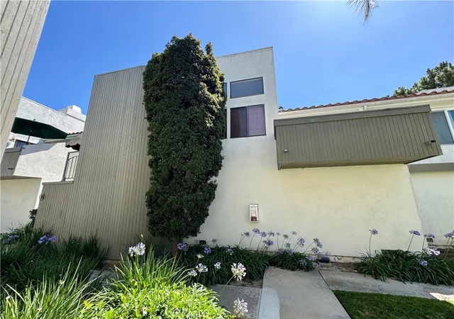 Photo 3 of Single family home for sale at 2336 Elden #B, Costa Mesa, CA 92627 | MLS# SB26101963 | Listing updated on 2026-09-24