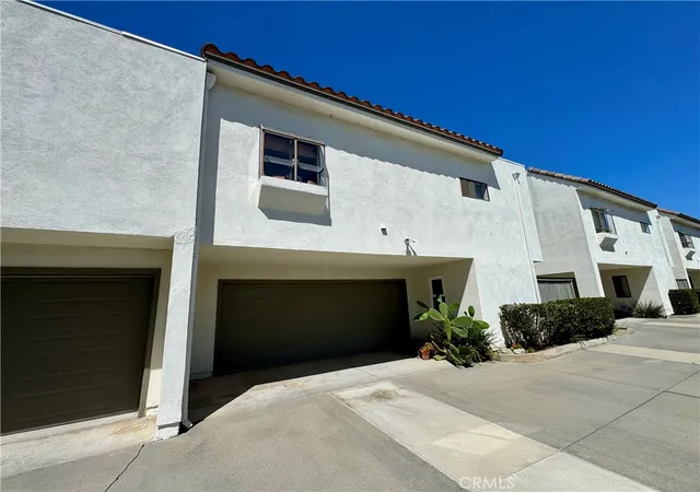 Photo 3 of Single family home for sale at 2336 Elden #B, Costa Mesa, CA 92627 | MLS# SB26101963 | Listing updated on 2026-09-24