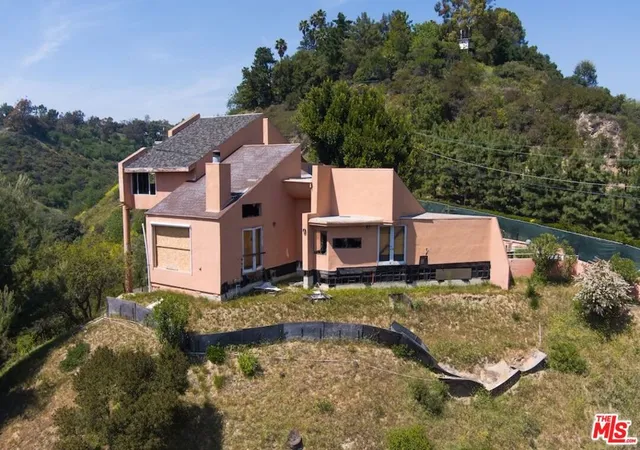 3rd image of 3025 Benedict Canyon Dr, Beverly Hills, CA 90210 | MLS# 26835629