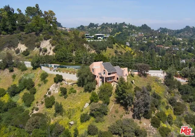 4th image of 3025 Benedict Canyon Dr, Beverly Hills, CA 90210 | MLS# 26835629