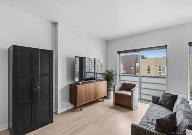 3rd image of 550 15Th St, San Diego, CA 92101
