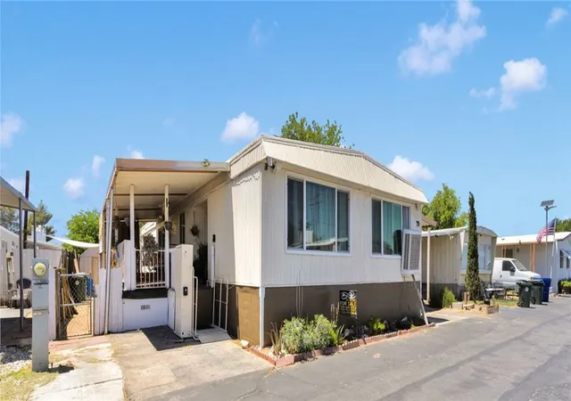 Photo 3 of Manufactured home for sale at 22325 Us Hwy 18 #79, Apple Valley, CA 92307 | MLS# HD26108769 | Listing updated on 2026-05-19