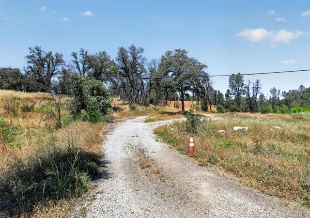 2nd image of 16416 Lower Springs Rd, Redding, CA 96001 | MLS# ML82047820