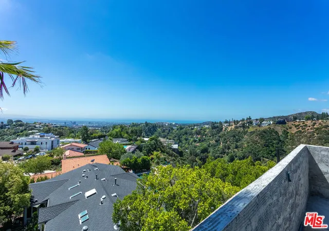 43rd image of 1227 Roberto Ln, Los Angeles, CA 90077 | MLS# 26654409
