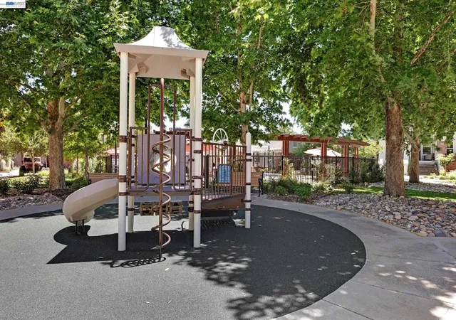 Homes for sale in Livermore, CA | 2676 3rd St, Livermore, CA 94550 | Houzeo