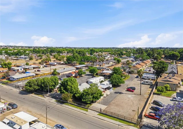 Photo 2 of Multi family home for sale at 329 Mccord Ave, Bakersfield, CA 93308 | MLS# SR26108898 | Listing updated on 2026-09-02