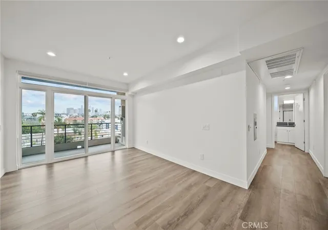 2nd image of 900 S Kenmore Ave #504, Los Angeles, CA 90006 | MLS# SR26104375