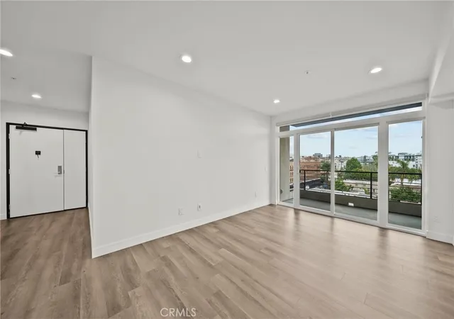 3rd image of 900 S Kenmore Ave #504, Los Angeles, CA 90006 | MLS# SR26104375