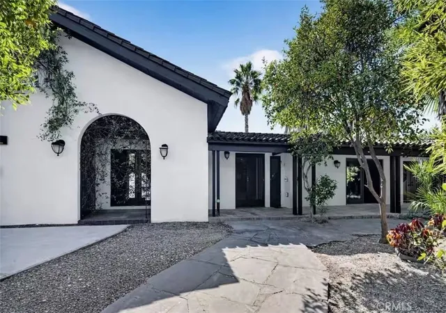 2nd image of 14720 Valerio, Van Nuys, CA 91405 | MLS# SR26108918