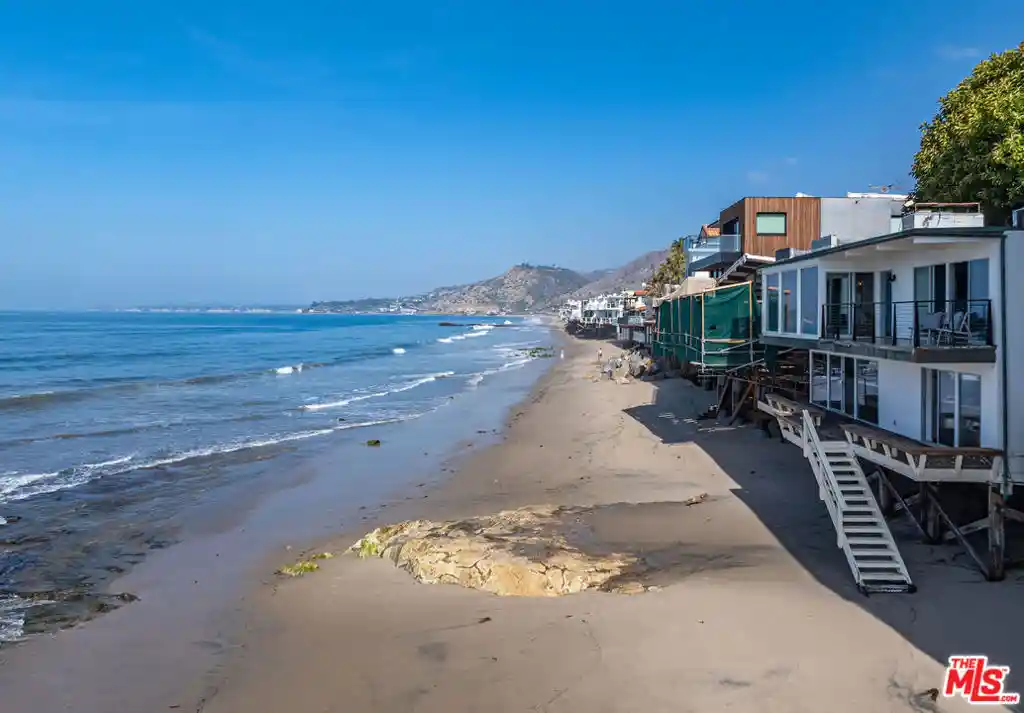 Photo 1 of Single family home for sale at 25006 Malibu Rd, Malibu, CA 90265 | MLS# 26833107 | Listing updated on 2026-10-26