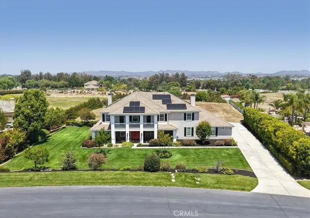 Photo 3 of Sale Pending at 26252 Sage Grass Ct, Murrieta, CA 92562 | MLS# SW26108956 | Listing updated on 2026-09-23