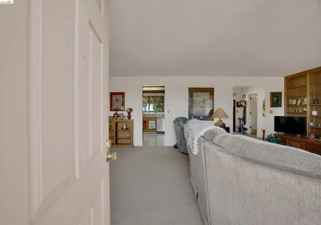 3rd image of 944 Sherman Ln, Oakley, CA 94561 | MLS# 41135285