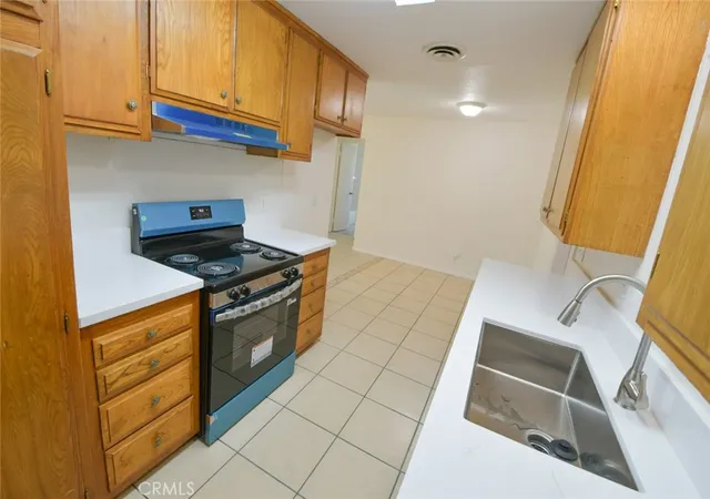 Photo 3 of Sale Pending at 815 Coral Ave, Hemet, CA 92543 | MLS# SW26109028 | Listing updated on 2026-09-22