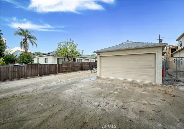 Photo 3 of Single family home for sale at 833 W 41st Drive, Los Angeles, CA 90037 | MLS# SB26108815 | Listing updated on 2026-09-15