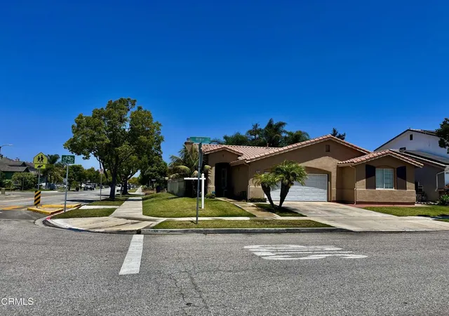 3rd image of 1007 Mika Wy, Oxnard, CA 93030 | MLS# V1-36504