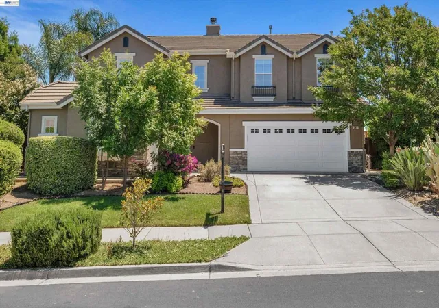 Photo 1 of Single family home for sale at 281 W Country Clb Dr, Brentwood, CA 94513 | MLS# 41135294 | Listing updated on 2026-09-29
