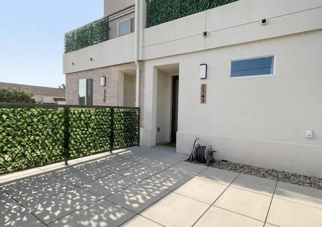 Photo 3 of Townhouse for sale at 2543 Marine Ave, Gardena, CA 90249 | MLS# 219148070DA | Listing updated on 2026-09-29