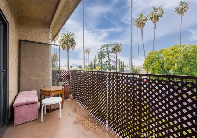 Homes for sale in Van Nuys, CA | 17522 Sherman Way, Van Nuys, CA 91406 | Houzeo