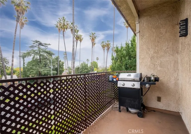 Homes for sale in Van Nuys, CA | 17522 Sherman Wy #202, Van Nuys, CA 91406 | MLS# GD26108756