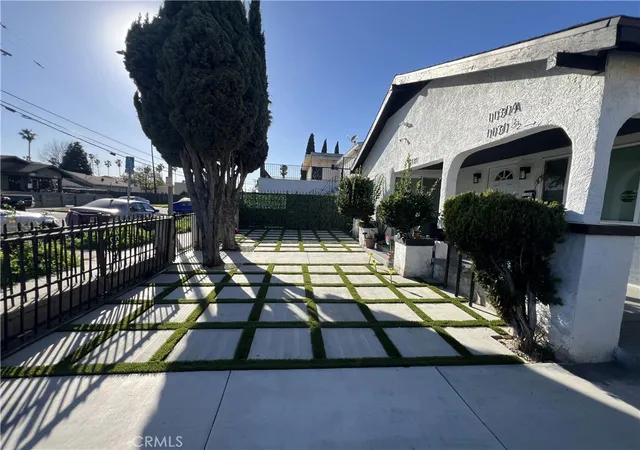 Homes for sale in Long Beach, CA | 1131 E 21St, Long Beach, CA 90806 | MLS# DW26109375
