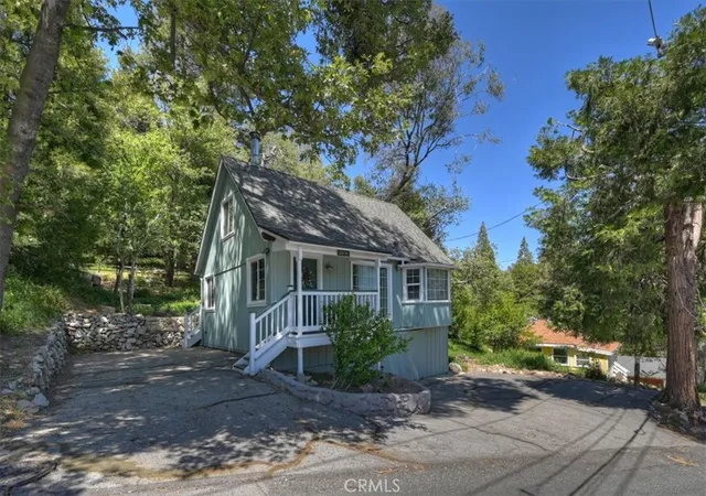 2nd image of 23720 Hillside, Crestline, CA 92325 | MLS# IG26109389