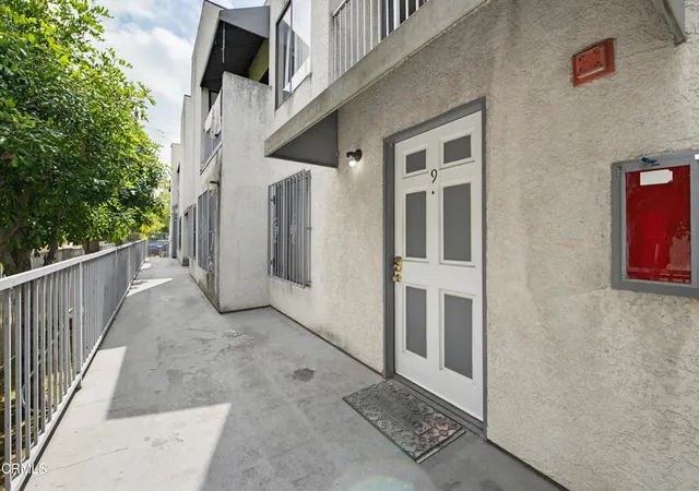 Photo 3 of Condo for sale at 847 N Raymond Ave #9A, Pasadena, CA 91103 | MLS# P1-27227 | Listing updated on 2026-10-13