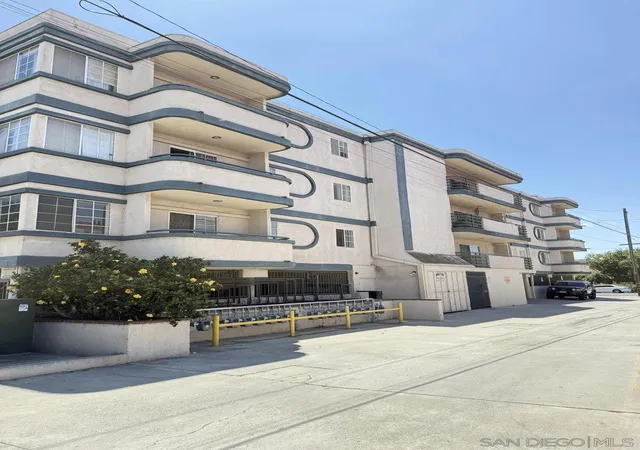 Photo 2 of Sale Pending at 535 West 4th #306, Long Beach, CA 90802 | MLS# 260012140SD | Listing updated on 2026-10-27