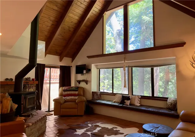 Photo 1 of Single family home for sale at 777 Ivy Ln, Lake Arrowhead, CA 92352 | MLS# IG26050014 | Listing updated on 2026-09-16