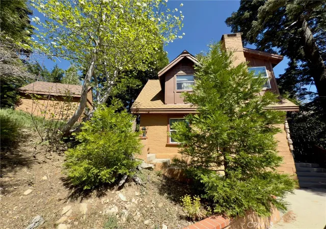 Photo 2 of Single family home for sale at 777 Ivy Ln, Lake Arrowhead, CA 92352 | MLS# IG26050014 | Listing updated on 2026-09-16