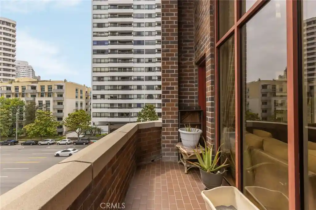 Listing Photo 1 - Condo for sale in Wilshire Thayer located at 10550 Wilshire Blvd, Los Angeles, CA 90024 - Unit #302