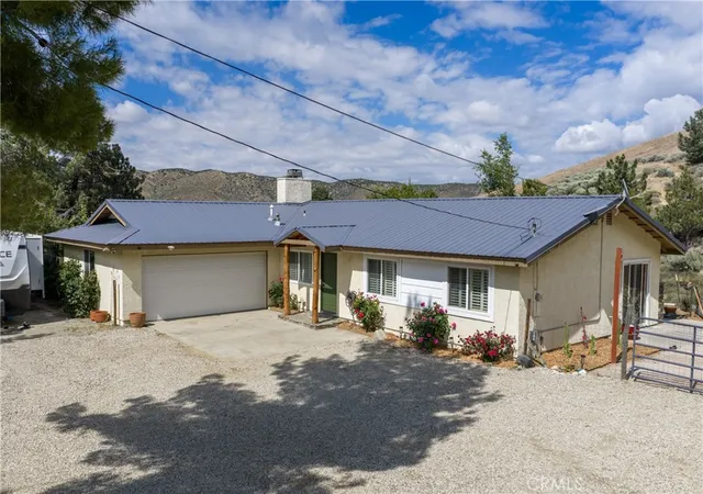 Photo 2 of Single family home for sale at 40002 97th West, Leona Valley, CA 93551 | MLS# SR26109408 | Listing updated on 2026-10-07