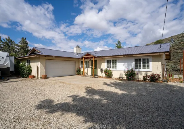 Photo 3 of Single family home for sale at 40002 97th West, Leona Valley, CA 93551 | MLS# SR26109408 | Listing updated on 2026-10-07