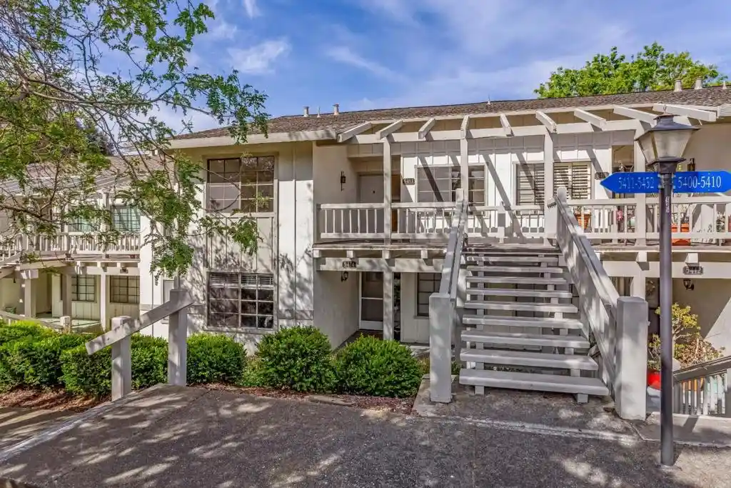 Listing Photo 2 - Condo for sale in 5414 Cribari Ct located at 5414 Cribari Ct, San Jose, CA 95135 - Unit 5414 Cribari Ct