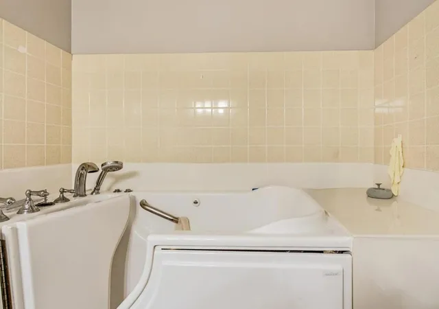Listing Photo 5 - Condo for sale in building located at 5414 Cribari Ct, San Jose, CA 95135