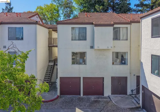 2nd image of 21062 Gary Dr #118, Castro Valley, CA 94546 | MLS# 41135359