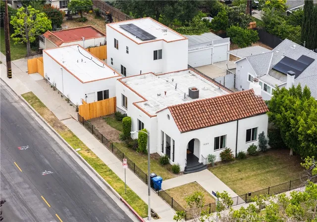 2nd image of 1050 S Plymouth, Los Angeles, CA 90019 | MLS# PW26100498