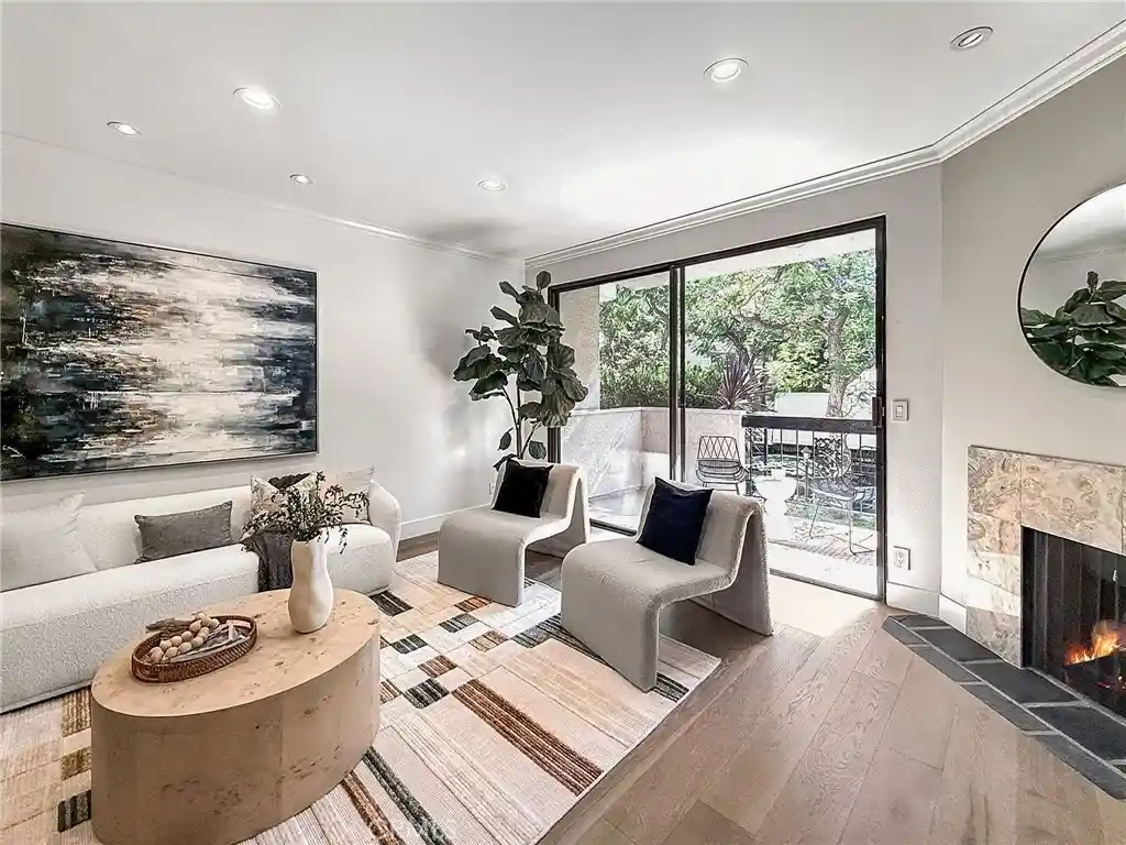 Condo for sale at 423 N Palm #108, Beverly Hills, CA 90210 | MLS# SR26096347