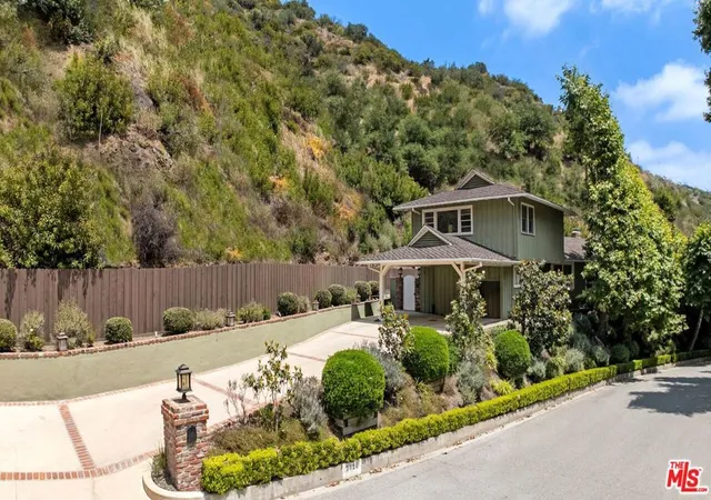 20th image of 3820 Mandeville Canyon Rd, Los Angeles, CA 90049 | MLS# 26835419