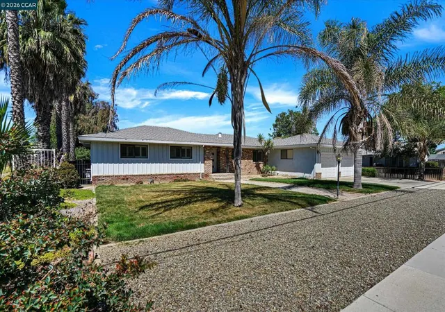 3rd image of 2585 S Macarthur Dr, Tracy, CA 95376 | MLS# 41135368