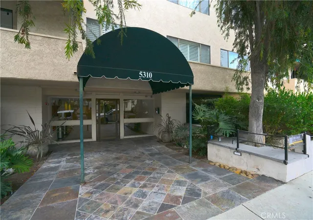 Homes for sale in Encino, CA | 5310 Zelzah #101, Encino, CA 91316 | MLS# SR26109715