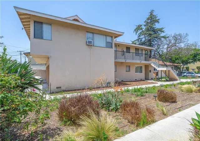 Photo 4 of Sale Pending at 608 W Bellevue, Anaheim, CA 92805 | MLS# OC26107829 | Listing updated on 2026-09-16