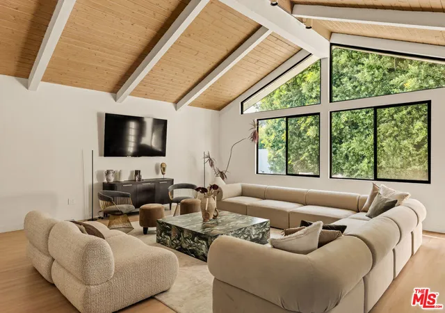 3rd image of 14011 Magnolia Blvd, Sherman Oaks, CA 91423 | MLS# 26836679
