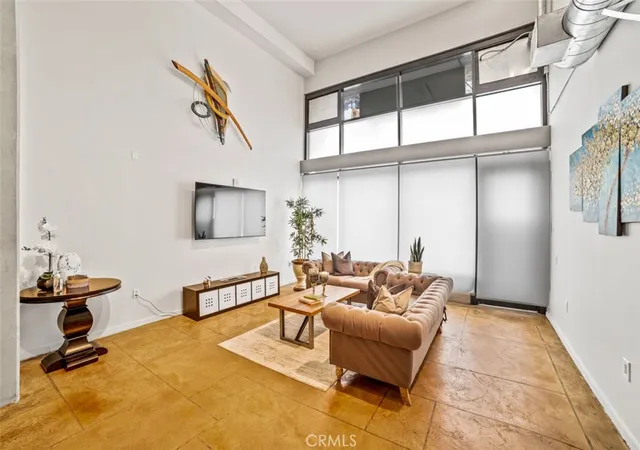 Photo 3 of Sale Pending at 350 11th Avenue #133, San Diego, CA 92101 | MLS# TR26098944 | Listing updated on 2026-09-10